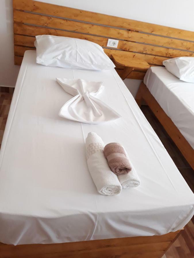 Beleris Rooms Himarë Exterior foto