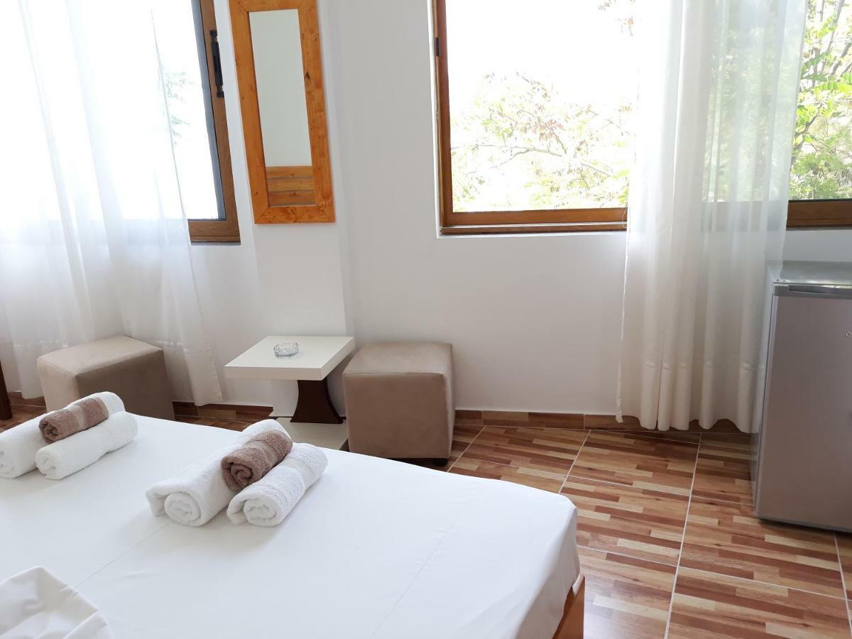Beleris Rooms Himarë Exterior foto